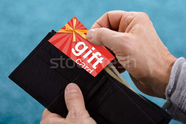 Menschlichen Hand Geschenkkarte Brieftasche rot Business Stock foto © AndreyPopov