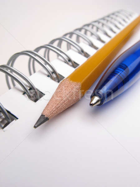 Foto stock: Lápis · caneta · bloco · de · notas · escritório · madeira