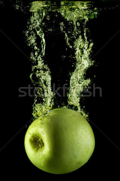 Verde mela bolle superficie dell'acqua nero Foto d'archivio © angelsimon