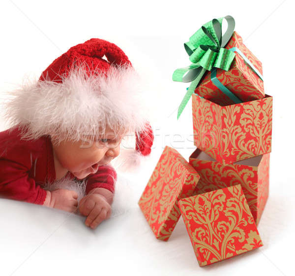Bebé Navidad regalo rojo sombrero mirando Foto stock © animagistr