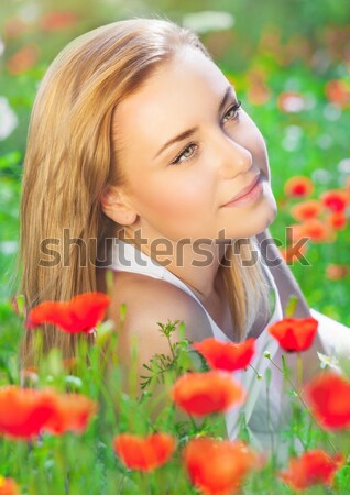 Gyönyörű női fektet virágmező fiatal gyönyörű lány Stock fotó © Anna_Om