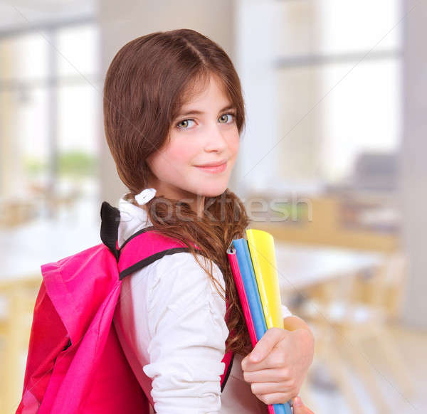 [[stock_photo]]: Cute · fille · école · vue · de · côté · adolescente · permanent