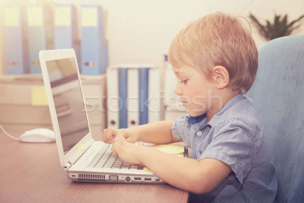 Foto d'archivio: Piccolo · ragazzo · lavoro · laptop · home · cute