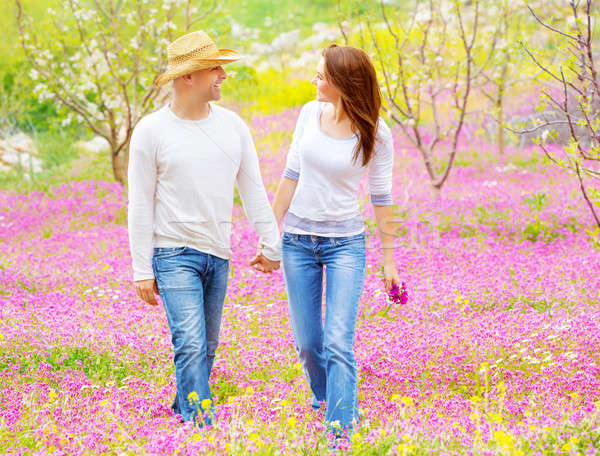 [[stock_photo]]: Heureux · couple · extérieur · femme · mari · mains · tenant