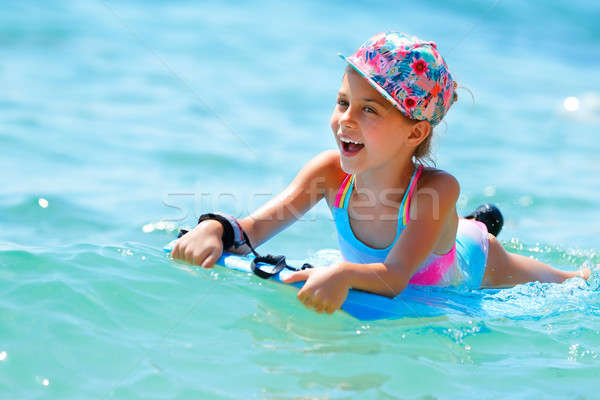 Heiter kleines Mädchen Meer glücklich Schwimmen Sommerzeit Stock foto © Anna_Om
