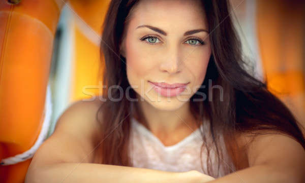 Piękna brunetka kobieta portret autentyczny Zdjęcia stock © Anna_Om