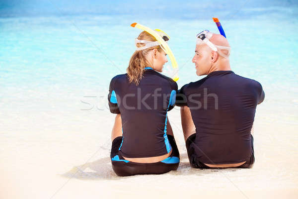 Сток-фото: счастливым · Diver · пляж · назад · сторона · пару