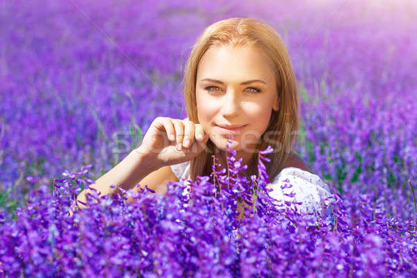 Mujer hermosa campo de lavanda retrato hermosa rubio mujer Foto stock © Anna_Om
