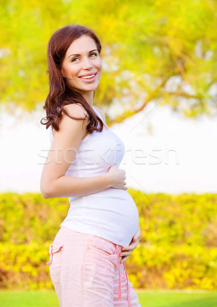Terhes nő park gyönyörű sétál tavasz egészséges Stock fotó © Anna_Om