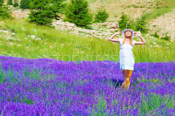 Frau Lavendelfeld genießen hellen Stock foto © Anna_Om