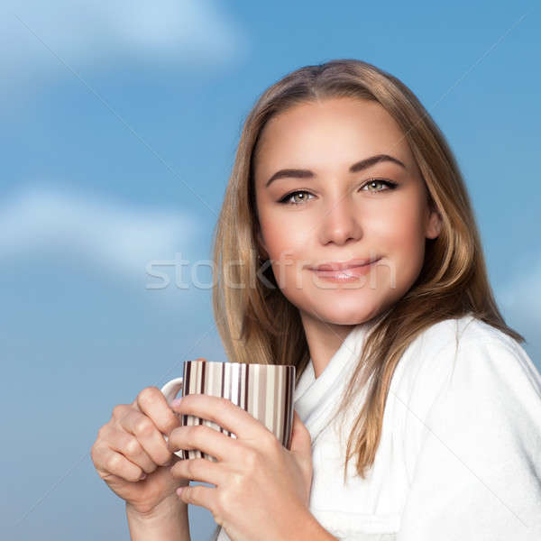 ストックフォト: きれいな女性 · 飲料 · コーヒー · 肖像 · 午前 · 着用