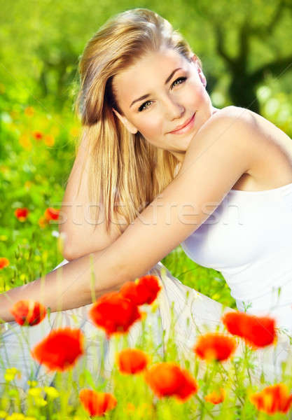 Ragazza natura felice femminile primo piano Foto d'archivio © Anna_Om