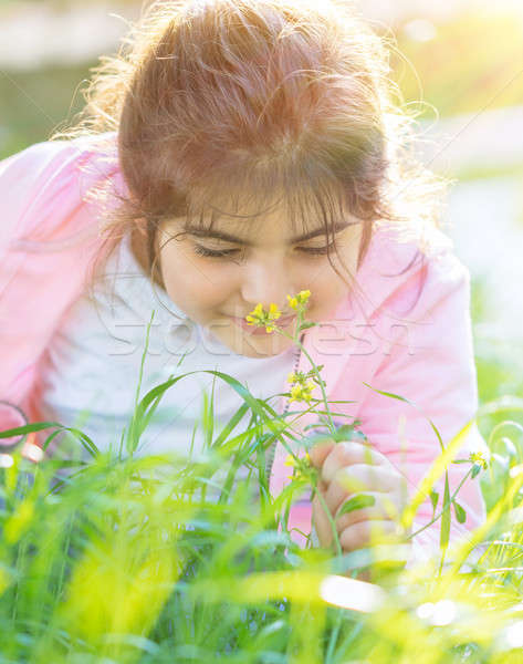 Zdjęcia stock: Dziewczynka · kwiaty · portret · kwiat