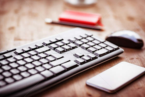 桌面 辦公室 電腦鍵盤 個人計算機 鼠標 手機 商業照片 © Anna_Om