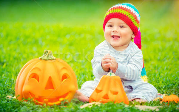 Foto stock: Bonitinho · bebê · halloween · abóboras · pequeno · menino