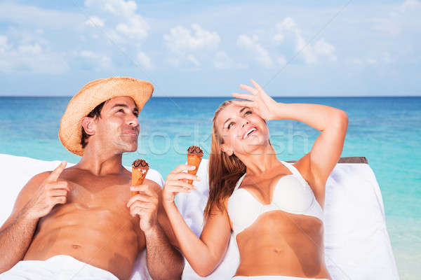 Lua de mel praia feliz casal relaxante recorrer Foto stock © Anna_Om