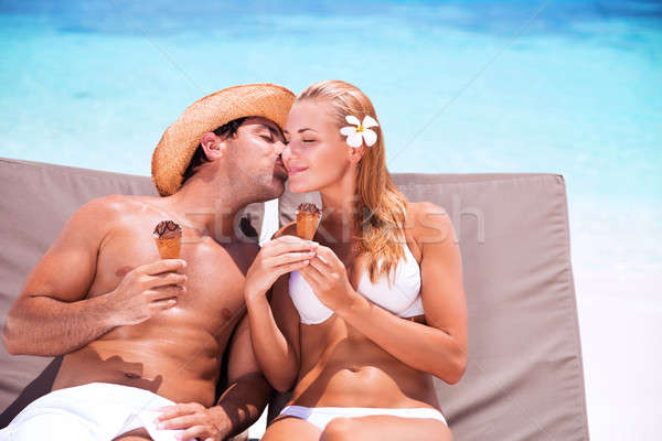 Liefhebbend paar strand gelukkig jonge familie Stockfoto © Anna_Om