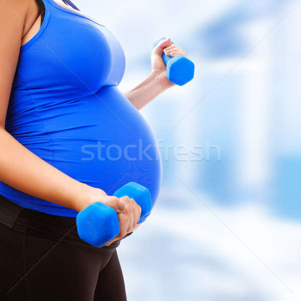 Gravidă femeie exercita sport hol vedere laterala Imagine de stoc © Anna_Om