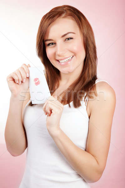 [[stock_photo]]: Homme · carte · postale · photos · jolie · femme · mains · tenant · amour