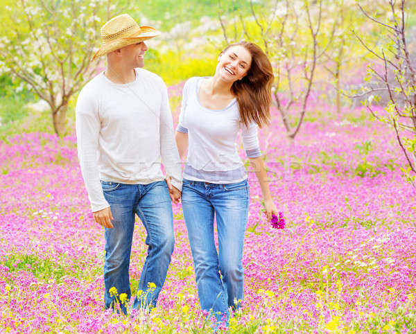 Fericit cuplu natură frumos primăvară Imagine de stoc © Anna_Om
