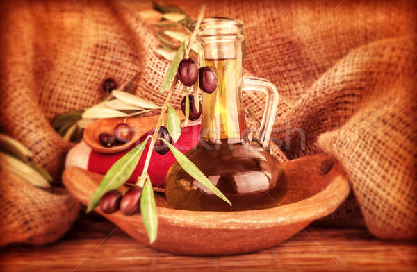 Zusätzliche Jungfrau Olivenöl Flasche dekoriert frischen Stock foto © Anna_Om