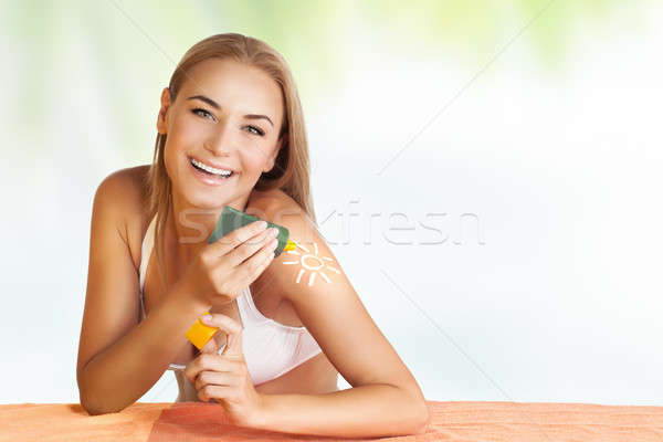 Feliz mulher protetor solar retrato belo Foto stock © Anna_Om