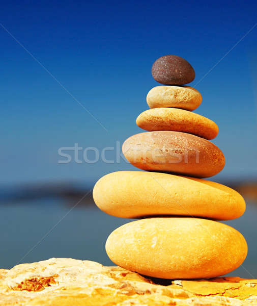 禪 平衡 溫泉 石頭 藍色 商業照片 © Anna_Om