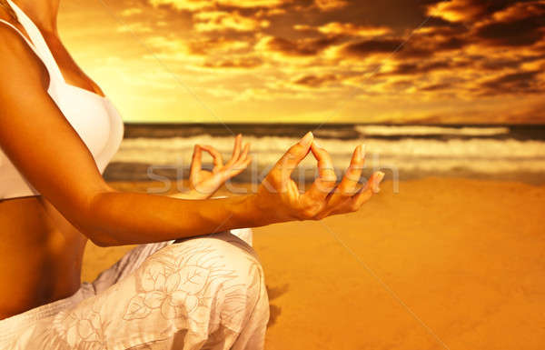 Stockfoto: Yoga · meditatie · strand · gezonde · vrouwelijke · lichaam