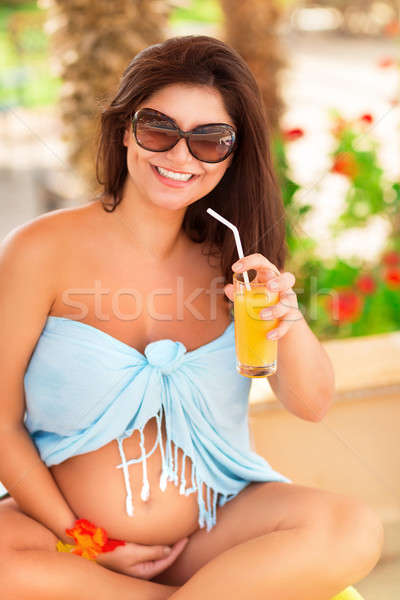 Zwangere vrouw tropische resort mooie ontspannen exotisch Stockfoto © Anna_Om