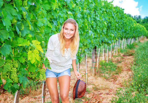 счастливым женщину виноградник свежие Сток-фото © Anna_Om