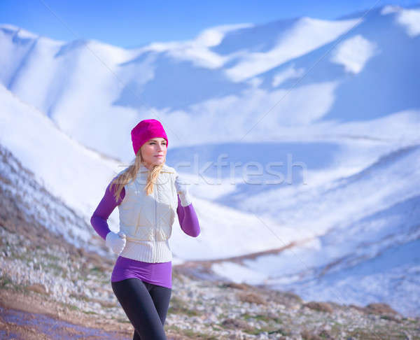Joggen Freien cute Frau läuft Berge Stock foto © Anna_Om