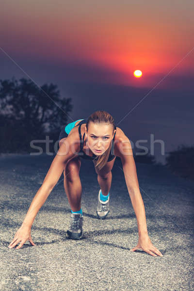 女子 開始 運行 訓練 競爭 商業照片 © Anna_Om
