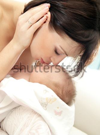 Fericit mamă copil tineri sărutat femeie Imagine de stoc © Anna_Om