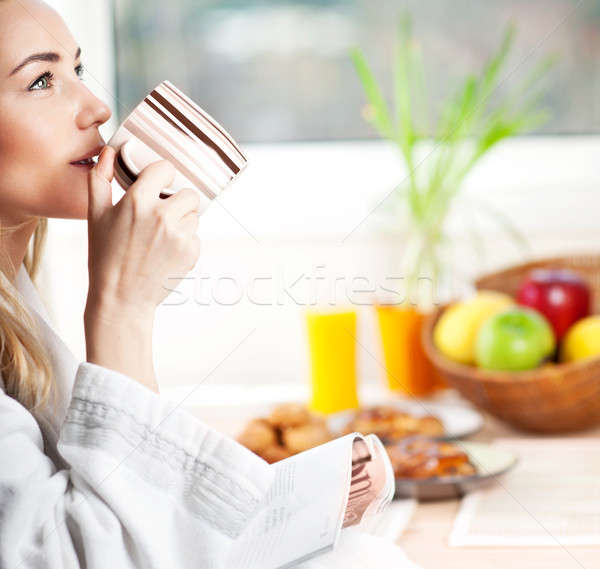 [[stock_photo]]: Belle · calme · jeune · femme · matin · café · détente