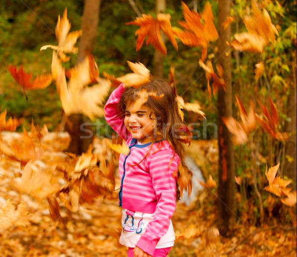 Stock foto: Kleines · Mädchen · Herbst · Wald · Foto · wenig · cute