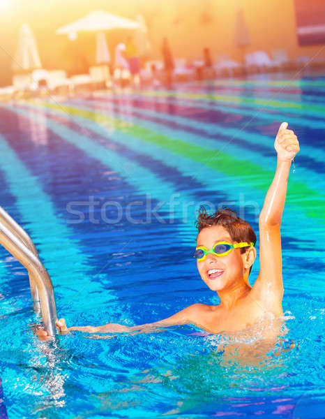 [[stock_photo]]: Heureux · gagnant · piscine · adolescent · garçon