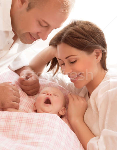Nou-nascut copil părinţi treaz uita copil Imagine de stoc © Anna_Om
