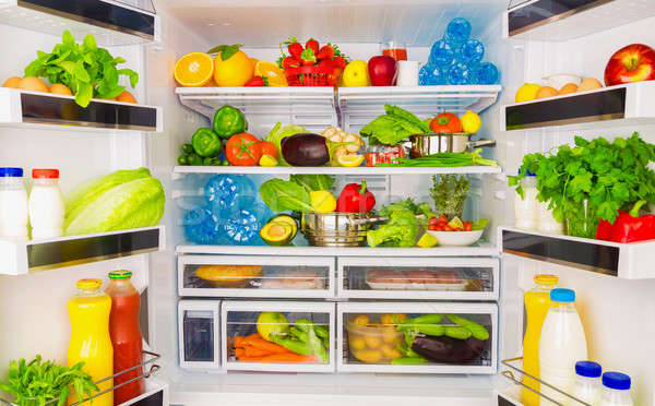 Alimente sanatoase deschide frigider complet proaspăt fructe Imagine de stoc © Anna_Om