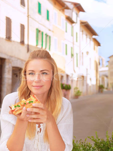 Zdjęcia stock: Piękna · kobieta · jedzenie · pizza · portret · odkryty · restauracji