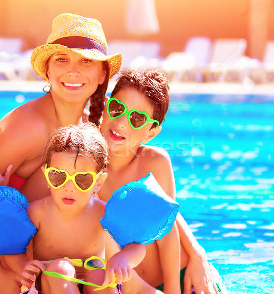 Glückliche Familie Sommerurlaub jungen Mutter zwei cute Stock foto © Anna_Om