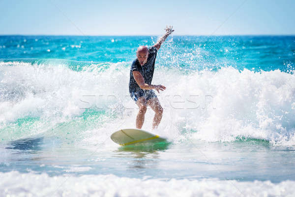 Surfer genieten hoog golven heldere Stockfoto © Anna_Om