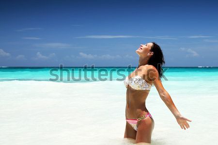 Sexy vrouw strand foto zee kant slank Stockfoto © Anna_Om