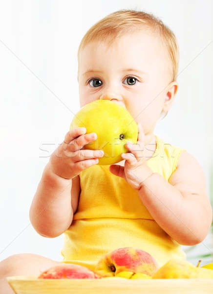 [[stock_photo]]: Peu · bébé · manger · pomme · portrait