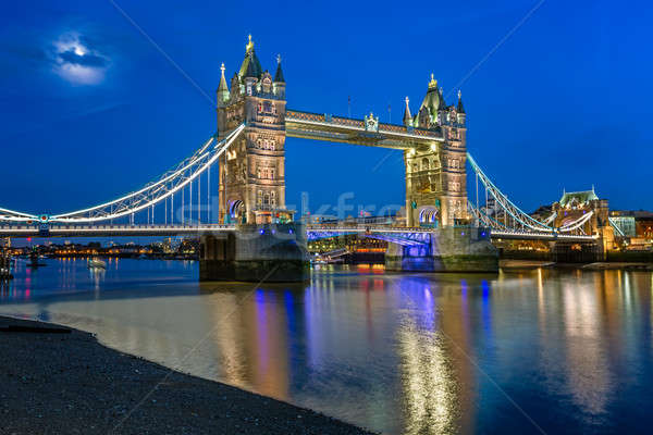 Tower Bridge tamiza rzeki światło księżyca wieczór Londyn Zdjęcia stock © anshar