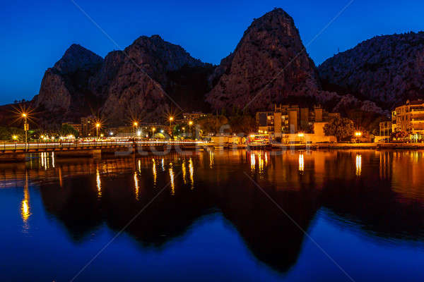 Montana siluetas iluminado ciudad Croacia agua Foto stock © anshar