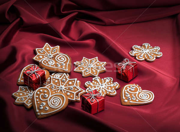 Crăciun turta dulce cookie-uri roşu matasos Imagine de stoc © Anterovium