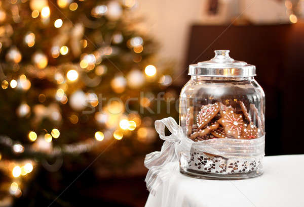Făcut în casă Crăciun turta dulce biscuiti sticlă borcan Imagine de stoc © Anterovium