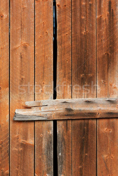 Vecchio legno intemperie fienile porta texture Foto d'archivio © Anterovium