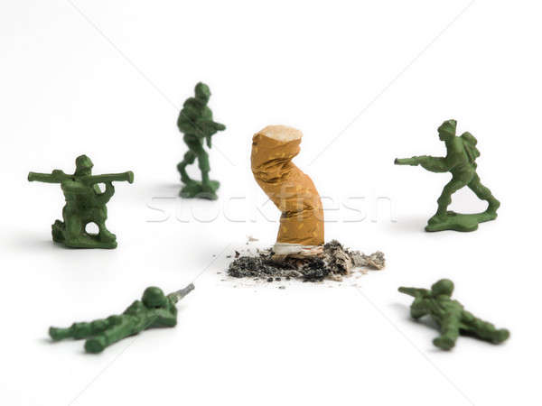 Kill papierosów tyłek grupy zabawki żołnierzy Zdjęcia stock © antonprado