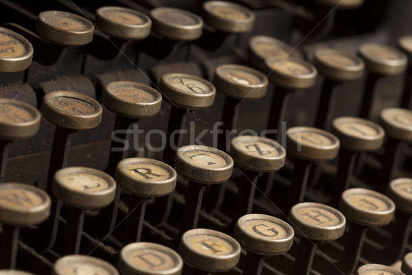 Detaliu tastatură epocă maşină de scris negru retro Imagine de stoc © arcoss